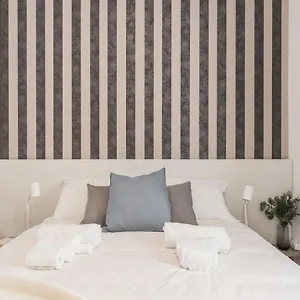 The Rent - Spacious Three-bedroom Near The Colosseum Apartment Rome